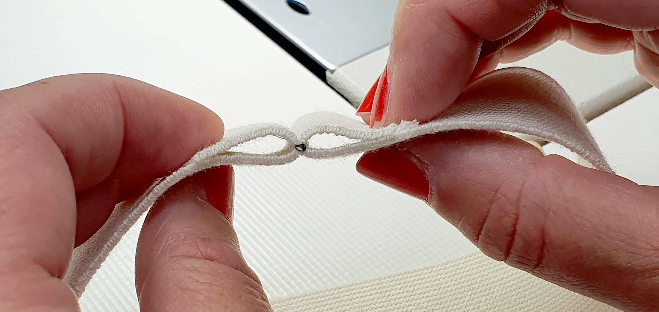 INSTRUCTIONS: Processing an organic elastic band at the waistband