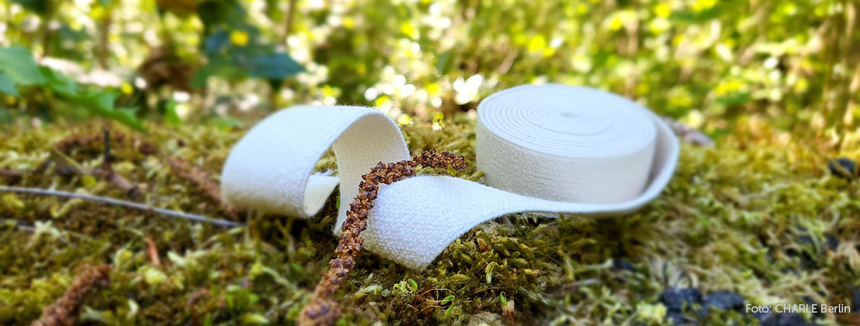 CHARLE - Gummiband in der Natur